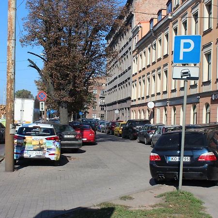 Three-Bedroom Apartment On Peldu 19 Рига Экстерьер фото