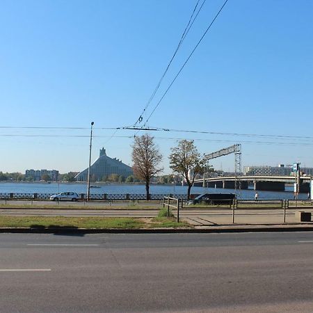 Three-Bedroom Apartment On Peldu 19 Рига Экстерьер фото