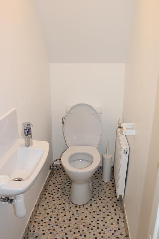 Three-Bedroom Apartment On Peldu 19 Рига Экстерьер фото