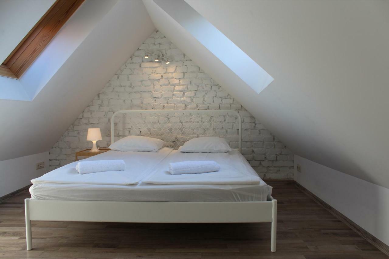 Three-Bedroom Apartment On Peldu 19 Рига Экстерьер фото