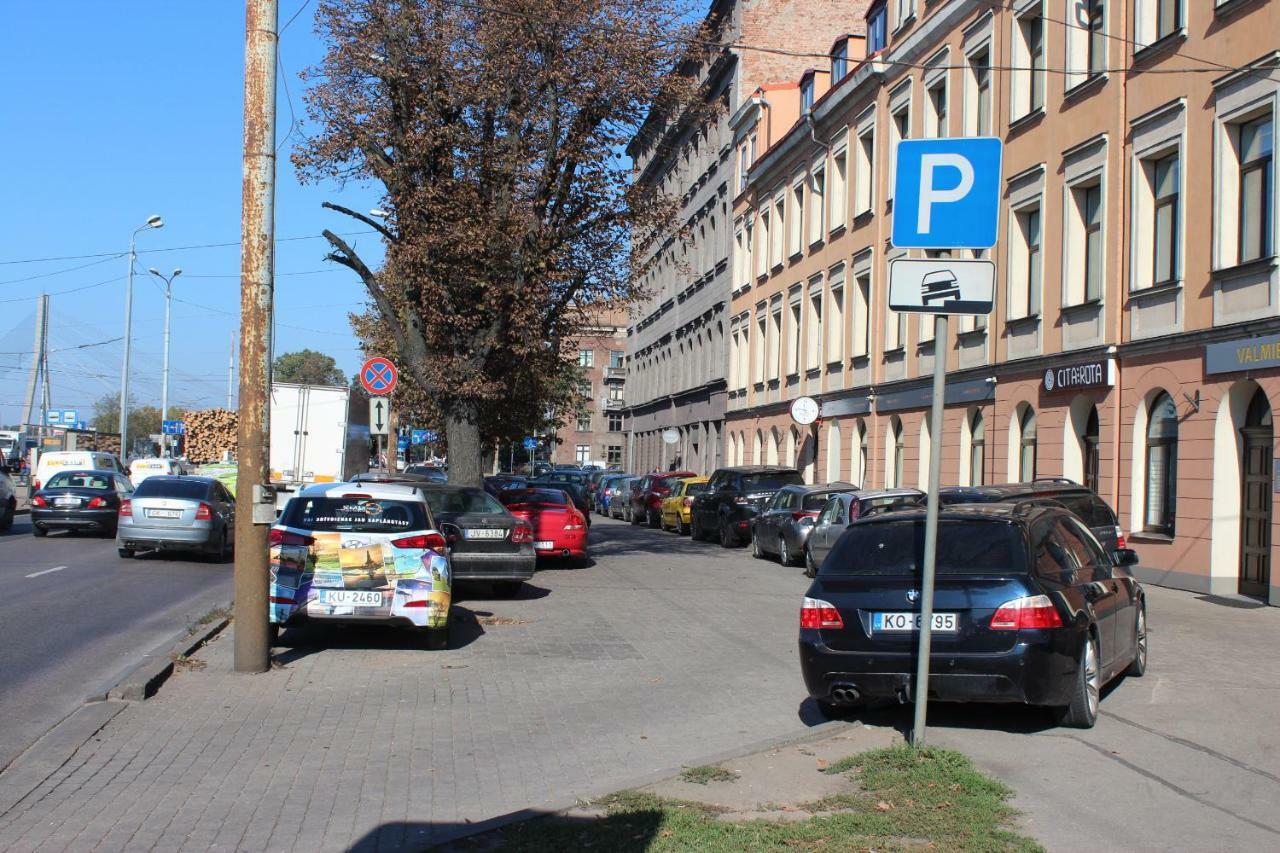 Three-Bedroom Apartment On Peldu 19 Рига Экстерьер фото